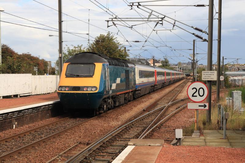 MML Hst Diversion: 43074 on the rear with 43306 on 1S05 07.55 Leeds to Edinburgh passing through Slateford. All MML livery except Power car & Buffet car on 18/09/2011 Photo of MML Hst Diversion