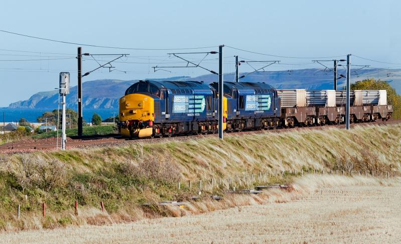 Tractors and flasks: 37688 & 37194 head north past Innerwick with 6M50, having been to Grantshpose to run round. 29 september 2011 Photo of Tractors and flasks