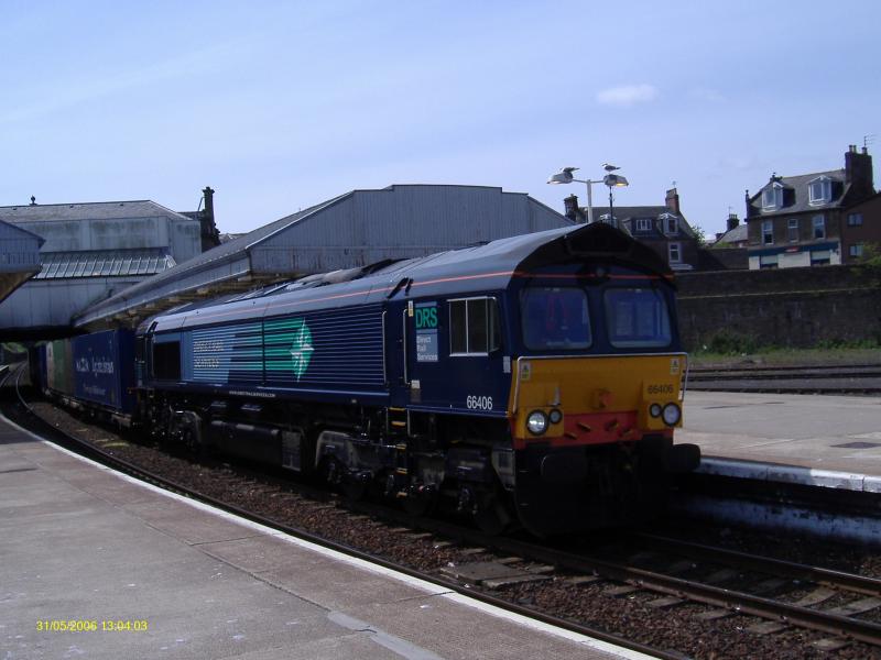 trains &boats 025.JPG: 66 406 Passes Arbroath station with a Grangemouth-Aberdeen train Photo of trains &boats 025.JPG