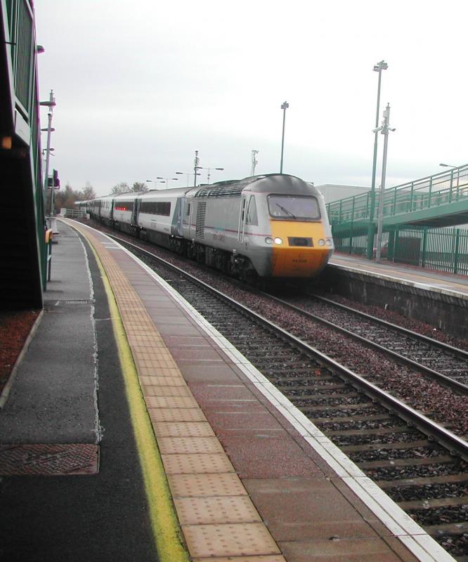 43308: 43308 on 1A55 0910 Edinburgh to Aberdeen. Seen passing Camelon on 23rd October 2011. Photo of 43308