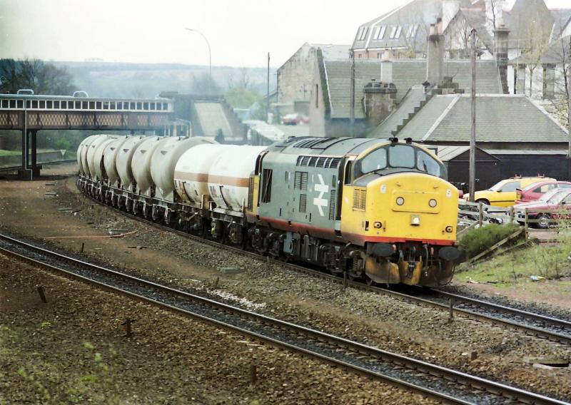 373xx passes Larbert with 6A33 for Aberdeen.: 373xx passes Larbert with 6A33 for Aberdeen. Photo of 373xx passes Larbert with 6A33 for Aberdeen.