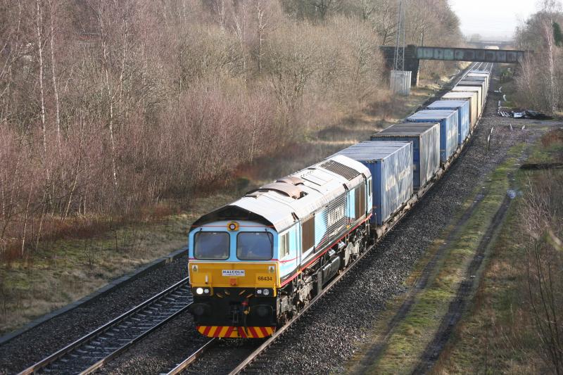 Malcolm's new Livery: 66434 passes Plean with 4A13 in it's shinny new livery. Photo of Malcolm's new Livery