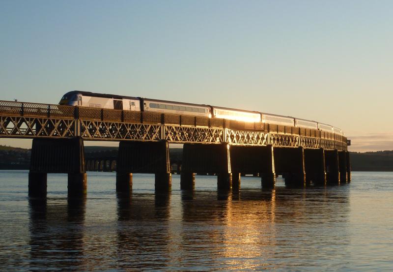 EMT HST sunset Tay Bridge:
43251 and 43308 with ex EMT HST EC64 set approaching into Dundee on the Tay Bridge as the sun sets on 27th January 2012 whiler working 1S11 1000 London KX to Aberdeen Photo of EMT HST sunset Tay Bridge