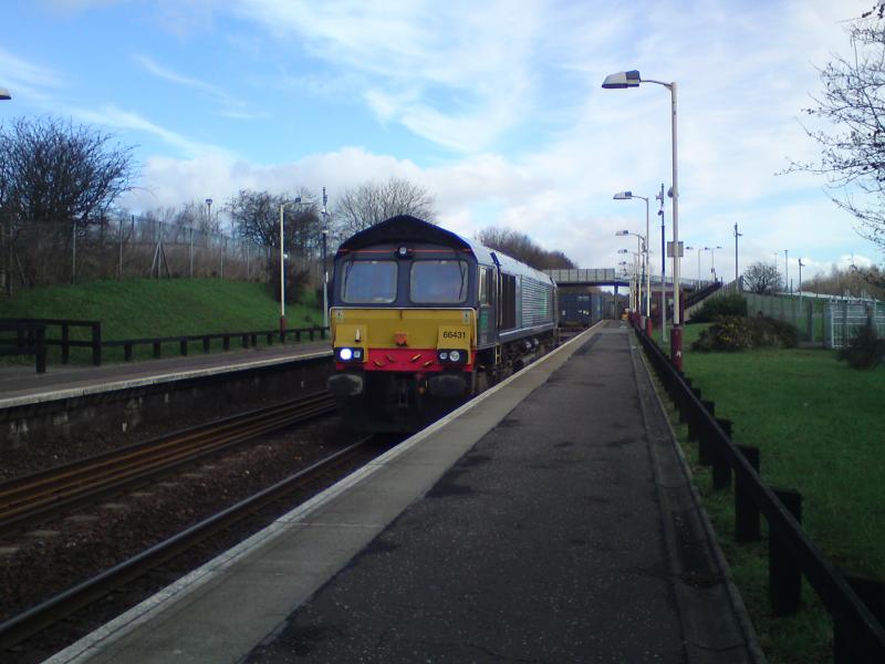 66431 4M16: 66431 passes Greenfaulds while working the 4M16 Photo of 66431 4M16