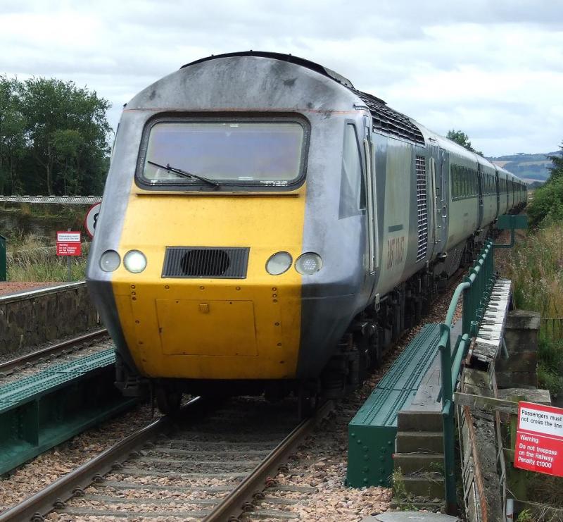 43238 Springfield: 43238 Thunders towards Springfield at max line speed (100 MPH) the fastest stretch of track in Fife. Photo of 43238 Springfield
