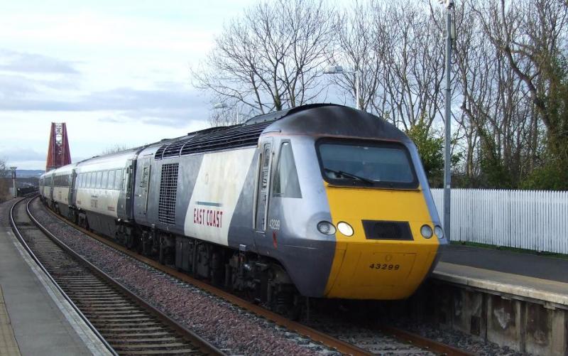 43299 at Dalmeny: 43299 heads down through Dalmeny working 1E25 from Aberdeen Photo of 43299 at Dalmeny
