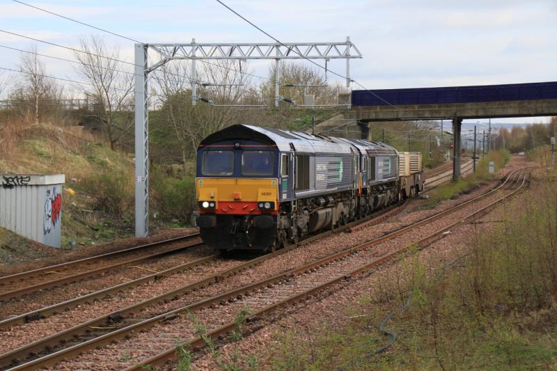 6M50: 66301 + 66305 on 6M50 Torness to Carlisle via Grantshouse leaving Millerhill on 05/04/2012 Photo of 6M50