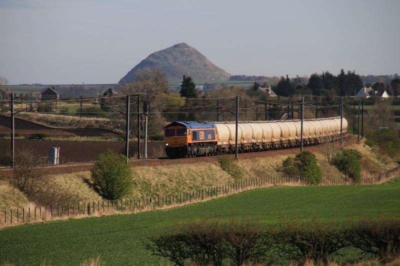 6S45 in the Sun: 66735 on 6S45 06.35 North Blyth to Fort William passing Ballencrieff on 05/04/2012. Photo of 6S45 in the Sun