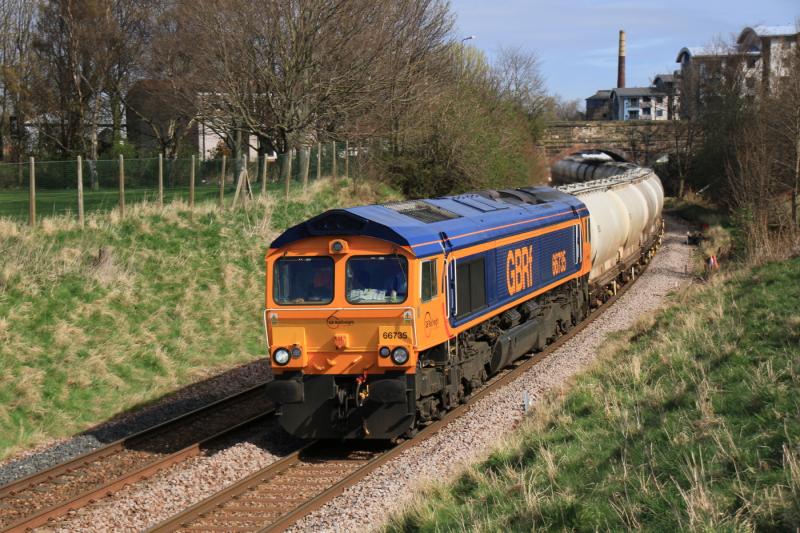 6S45 again still in full sun: 66735 on 6S45 06.35 North Blyth to Fort William passing Peffermill playing fields on 05/04/2012. Photo of 6S45 again still in full sun