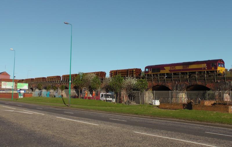 66119 6S04 Pipes Dundee Esplanade: Photo of 66119 6S04 Pipes Dundee Esplanade