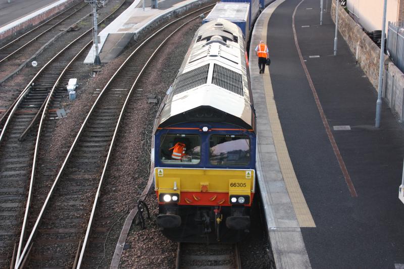 IMG_6420.JPG: 66305 working 4D47 inverness-mossend via aberdeen and dundee due to the highland mainline being closed due to a lansdlip at slochd stops at perth during a change of driver. Photo of IMG_6420.JPG