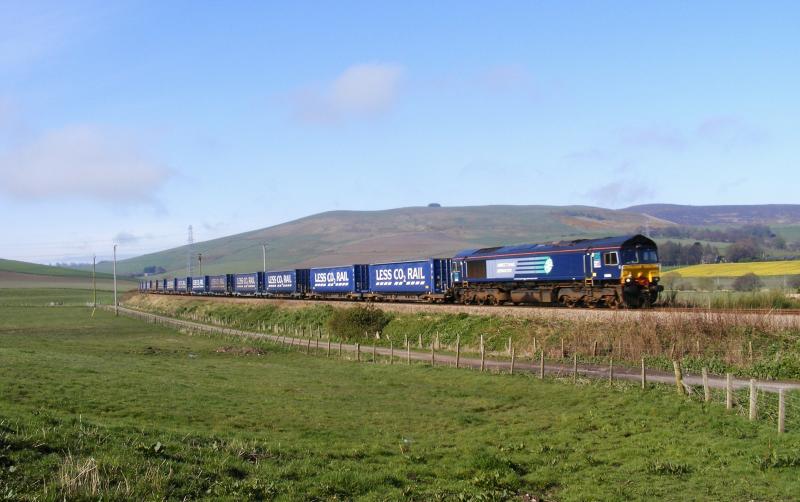 4H47: 4H47 Mossend - Inverness via Aberdeen seen approaching Huntly 02-05-12 Photo of 4H47