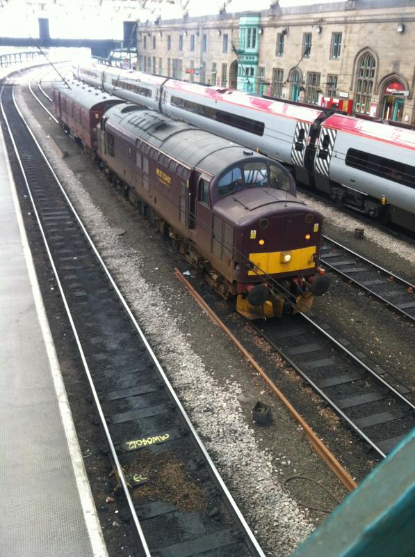 37516 @ Carlisle: Sitting casually. Turns out it was waiting for me to go first. Photo of 37516 @ Carlisle