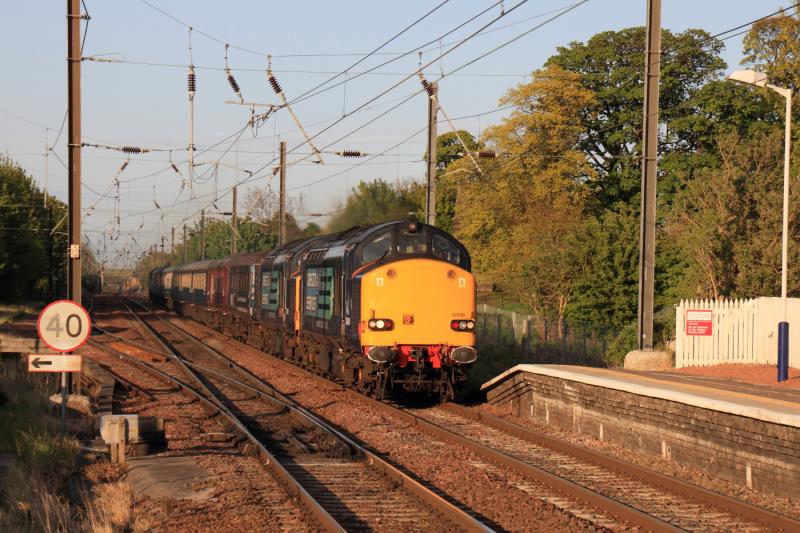 Pity no Sound Effects: 37608 + 37601 leading 47810 topn tail on1Z76 10.35 Southampton Eastern Docks to Edinburgh passing through Prestonpans with plenty of sound & a toot from the driver on 05/05/2012 Photo of Pity no Sound Effects