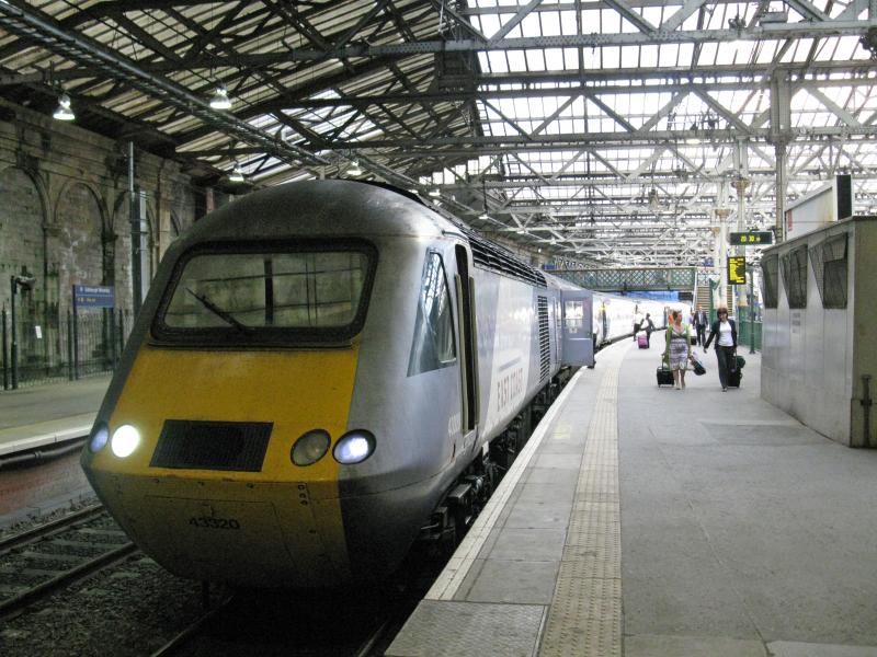 HST: HST at Edinburgh Waverley Station. Photo of HST