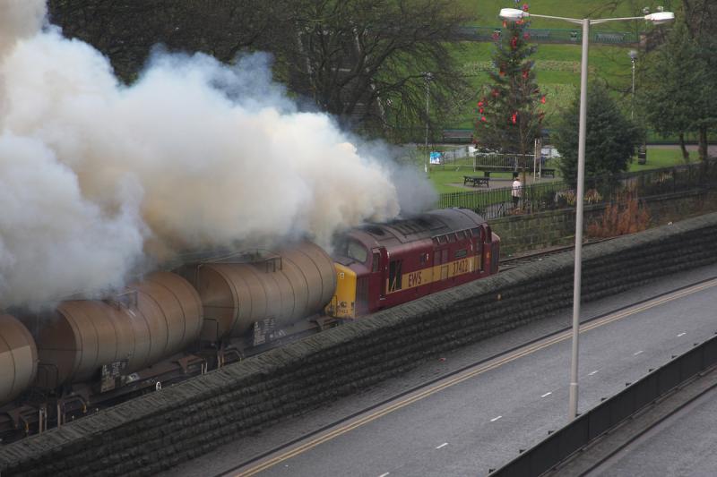 37422: 37422 makes a spectacular departure from Aberdeen with slurry tanks for Waterloo. Photo of 37422