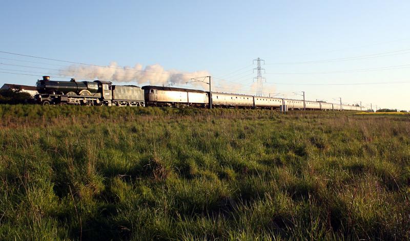 Great Western: 5043 + 47760 on 1Z22 07.55 Tyseley Warwick Road to Edinburgh passing Kirknewton.
Difficult light behind the train Photo of Great Western