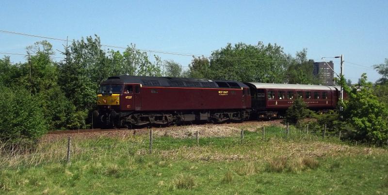 Brush to the Bay: 47237 passes Aileymill near Branchton station in Greenock at the head of The Royal Scotsman service heading to Wemyss Bay on a rather fine and sunny day. Photo of Brush to the Bay