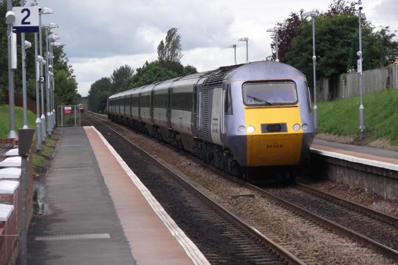 43208 + 43xxx: 1E19 passes South Gyle at speed.
01-07-12 Photo of 43208 + 43xxx
