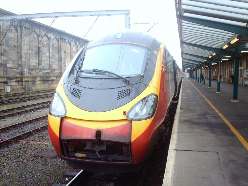 69142: 390 042 'Pendelino City of Bangor' at Carlisle, January 11th 2008. Photo of 69142