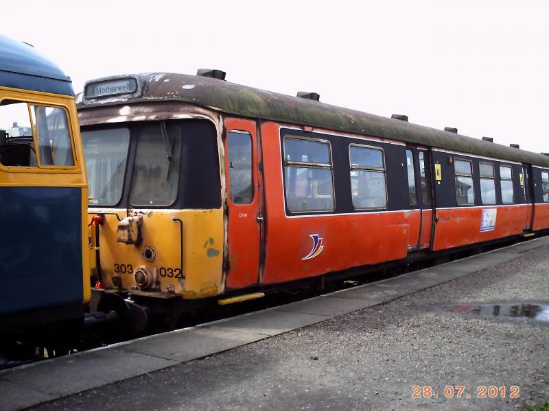 303032 and 26038: 303032 and 26038 are coupled together and are waiting to depart to Manuel. Photo of 303032 and 26038