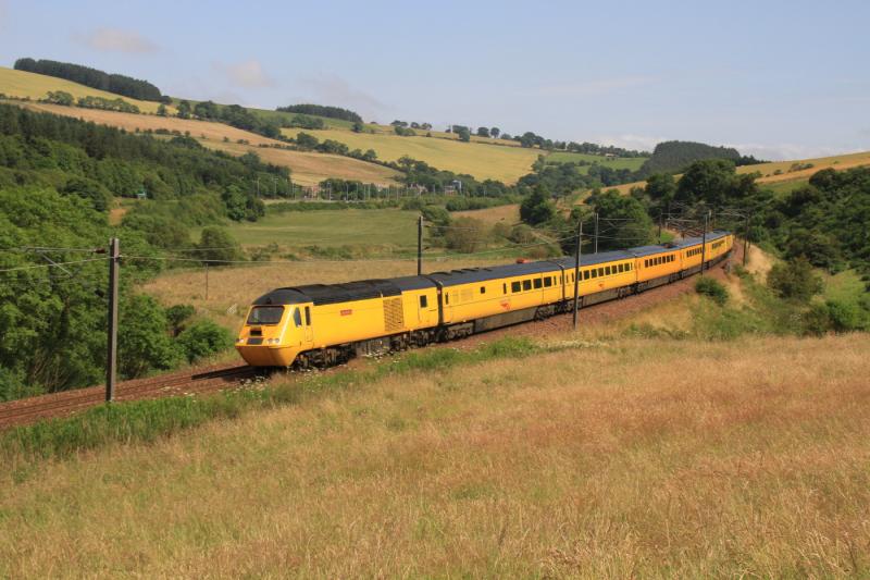 5Z23: 43062 + 43014 on 5Z23 14.05 Heaton to Craigentinny T & RSMD passing Houndwood on 04/08/2012 Photo of 5Z23