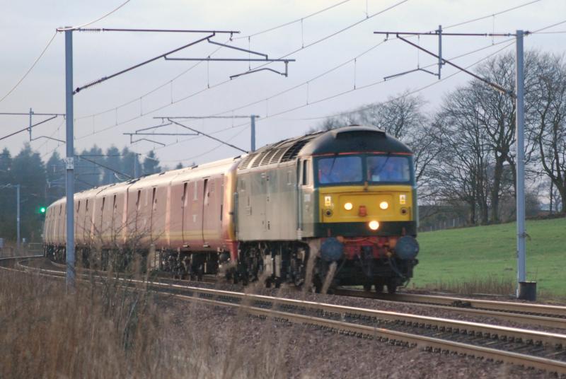 47815 on the mail at cartland: 1M44 passes cartland on the 16/1/08 SB on the mail
this picture has been edited Photo of 47815 on the mail at cartland