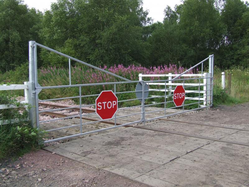 Double Dykes Level Crossing at Earlseat Loop: Double Dykes Level Crossing at Earlseat Loop Photo of Double Dykes Level Crossing at Earlseat Loop