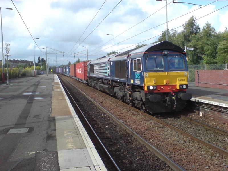 66303 heads south at Coatbridge Central: 66303 heads south at Coatbridge Central on the 4M82 Coatbridge - Daventry service (16.08.12). Photo of 66303 heads south at Coatbridge Central