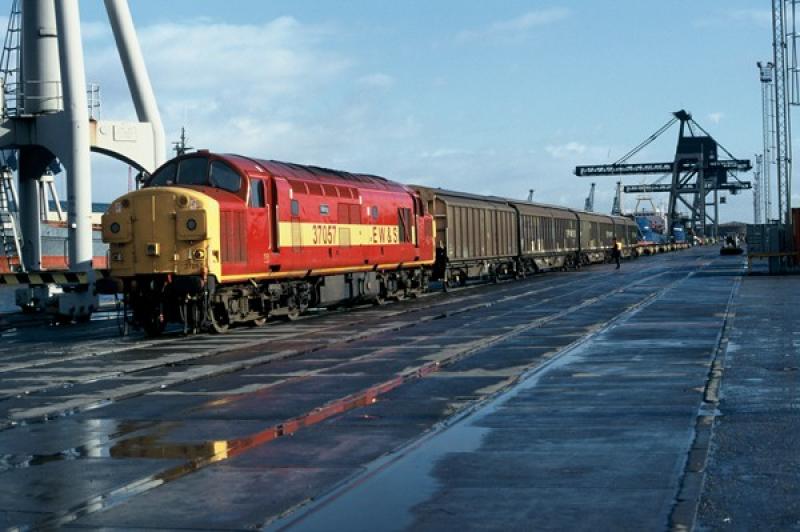 37057 at Grangemouth Docks: 37057 at Grangemouth Docks Photo of 37057 at Grangemouth Docks