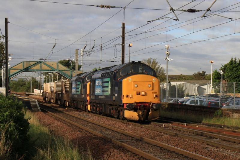 6S43 at Prestonpans: 37688 + 37423 with 4 flasks on 6M50 06.42 Carlisle to Torness passing through Prestonpans on 27/09/2012 Photo of 6S43 at Prestonpans