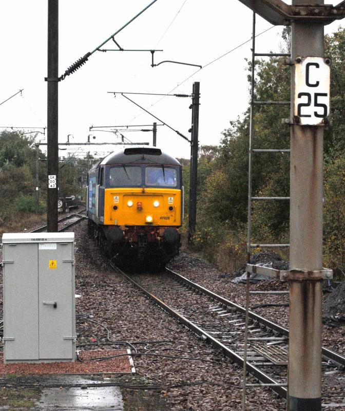 47828 & 818 Enter Kings Park Station: Tue 16th Oct 2012 Glasgow - Southampton Boat Train. 47828 & 818 Entering Kings Park Station Photo of 47828 & 818 Enter Kings Park Station