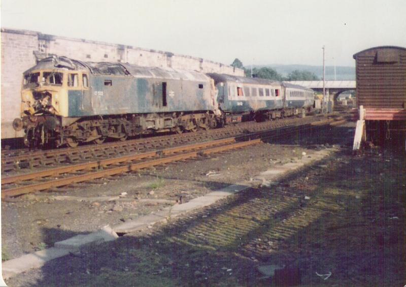 47522 & coaches at Perth: Seriously damaged 47522 & some of its train sit Photo of 47522 & coaches at Perth
