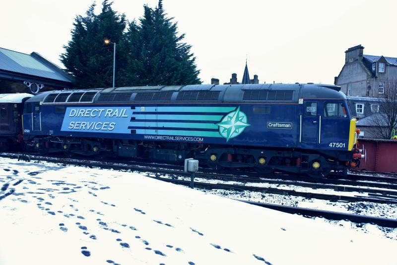 47501: waits for passengers to board the northern belle at perth while starting the tour to fife via dundee, had worked in on ecs from heaton, 47832 is on the rear Photo of 47501