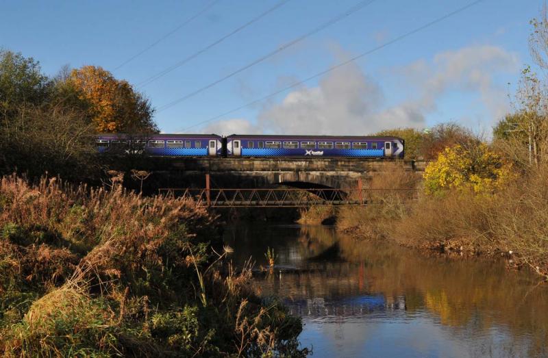 The Old Order 156 503 On White Cart Bridge: 156503 2012-11-01 Returns from Paisley Canal - Glasgow Central on the 1530 working is captured crossing the White Cart Water Bridge Photo of The Old Order 156 503 On White Cart Bridge