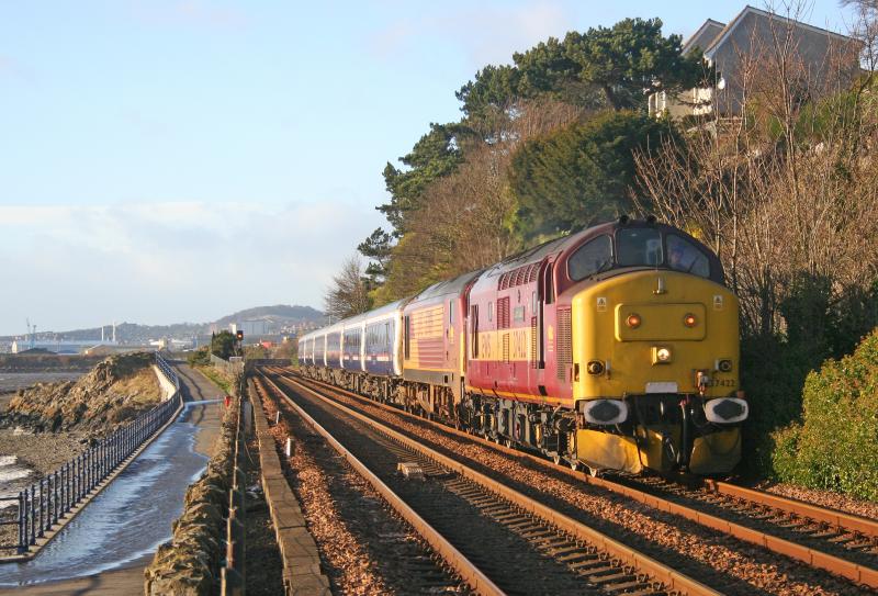 Sleepy Drag: 37422 drags 67009 from Dundee to Aberdeen on sleeper ECS after the skip hit a tree on the line in Fife. Photo of Sleepy Drag