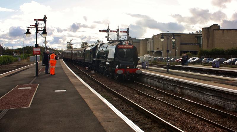 IMG_7639.JPG: 46233 'DUCHESS OF SUTHERLAND' arrives at stirling on the caledonian. Photo of IMG_7639.JPG