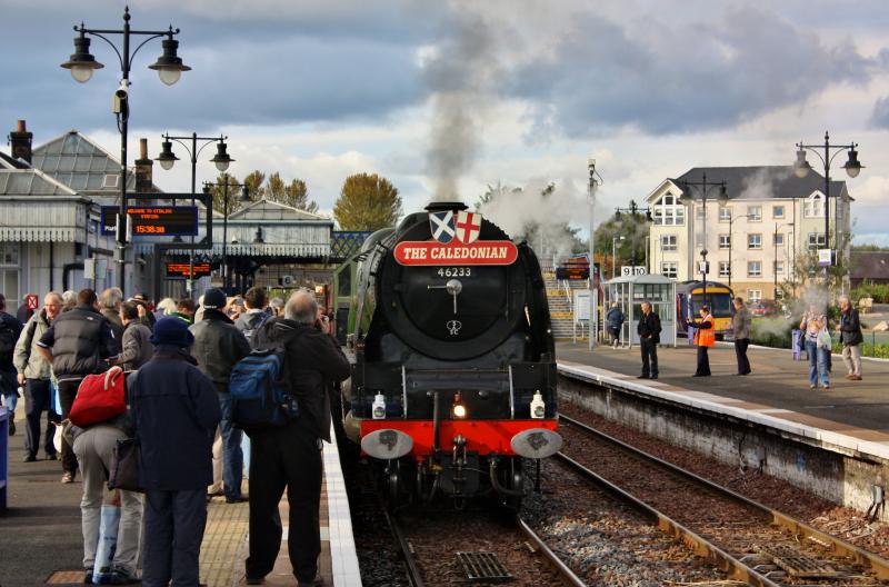 IMG_7654.JPG: 46233 waits at stirling on the caledonian. Photo of IMG_7654.JPG