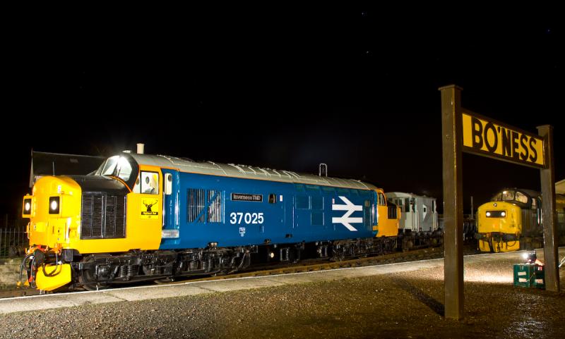 37025 and 37175 at Bo'ness: 29th December 2007 Photo of 37025 and 37175 at Bo'ness