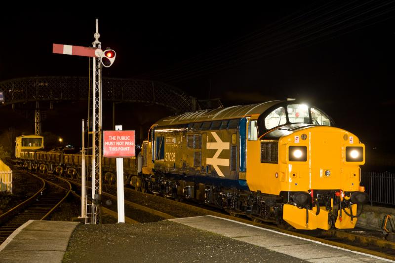 37025 at Bo'ness: 29th December 2007 Photo of 37025 at Bo'ness