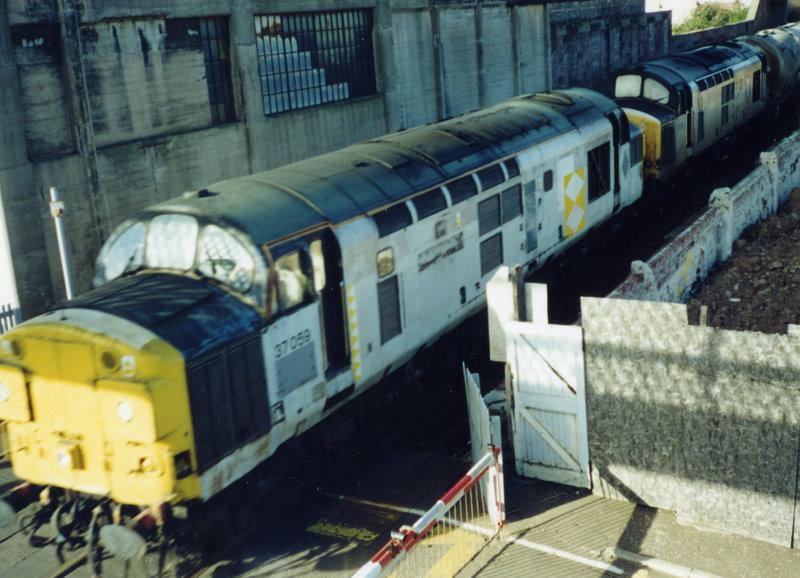 37 059 Ten years ago: 37 059 with an unknown 37 pass Arbroath in 1998 on cement empties Photo of 37 059 Ten years ago