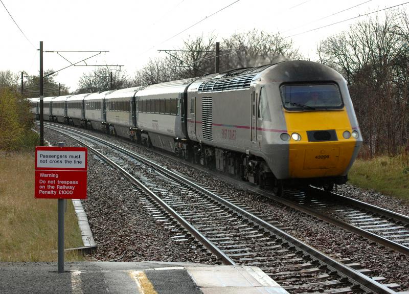43206 at Longniddry: Sunday 28th April 2013: 43206 races through Longdiddry on a Kings Cross-bound East Coast service. Photo of 43206 at Longniddry