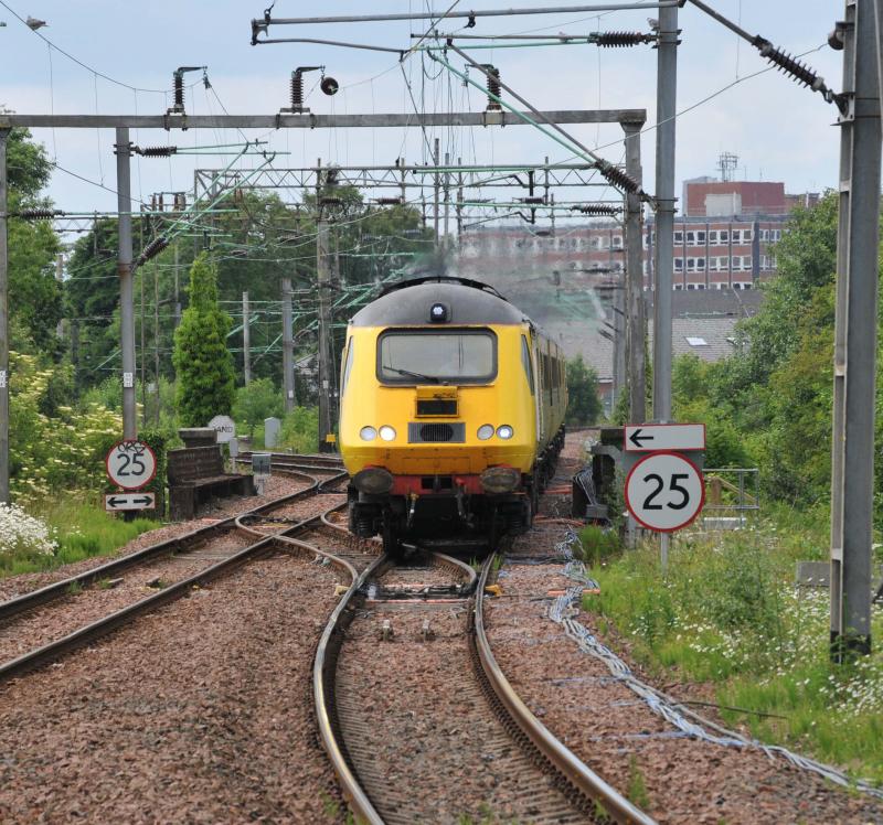 NMT @ Kings Park: NMT on Glasgow Central to Newton approaches Kings Park
Tue 25/06/2013 Photo of NMT @ Kings Park