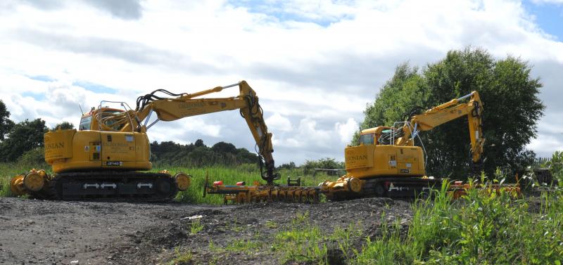 Busby Junction: Caledonia Units, RA01 & RA02 at Busby junction Point with sleeper lifting equipment Photo of Busby Junction