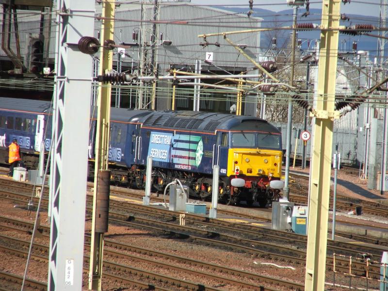 47802 Waits for 47501: Having Arrived from carstairs on the rear 47802 waits for 47501 to run round & come onto the front of the Easter Highlander Photo of 47802 Waits for 47501