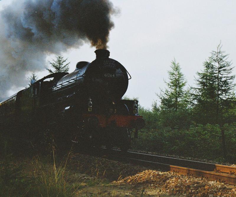 B1 No 61264: 61264 passing overbidge at Aonoch Mhor in September 2005 Photo of B1 No 61264