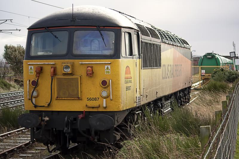 56087: 56087 Stands shutdown at Prestwick International BP sidings having worked 6R46 Photo of 56087