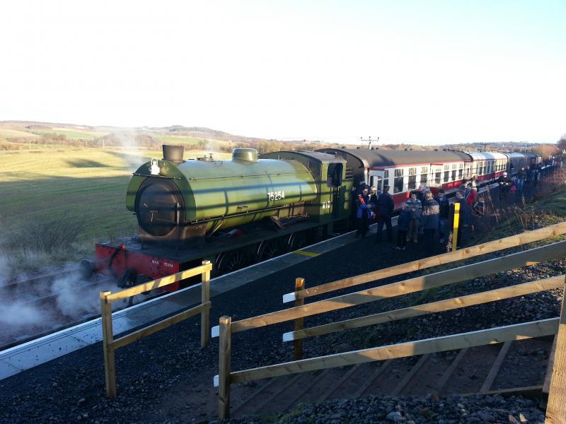 75254 @ Manuel 31/12/13: The sun shines on WD 75254 while it sits at Manuel with the last train of 2013 Photo of 75254 @ Manuel 31/12/13