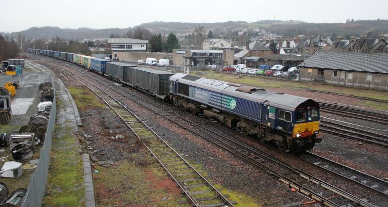 66301 through Perth with 4A13 for Aberdeen - 31/01: Photo of 66301 through Perth with 4A13 for Aberdeen - 31/01