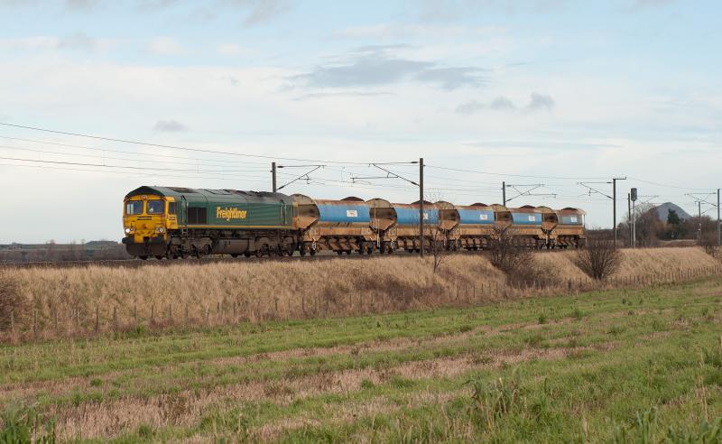 66616 6Y83 Reston - Mossend: A picture of said working taken by my 7 year old daughter. Photo of 66616 6Y83 Reston - Mossend